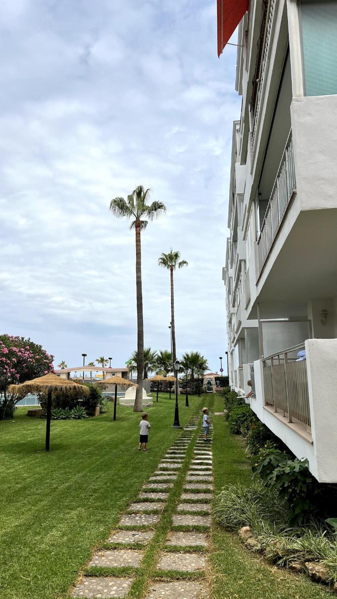 Beachfront - Kids Concept Apartment